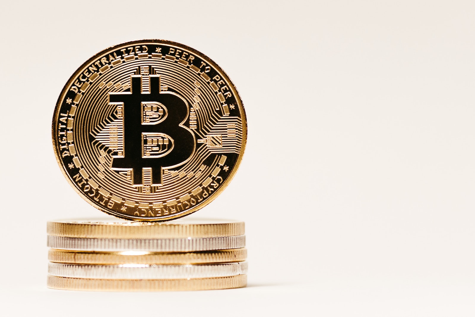 how does cryptocurrency work simple
